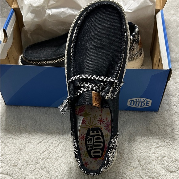 Hey Dude Woman’s Black and White Loafers - Picture 1 of 3